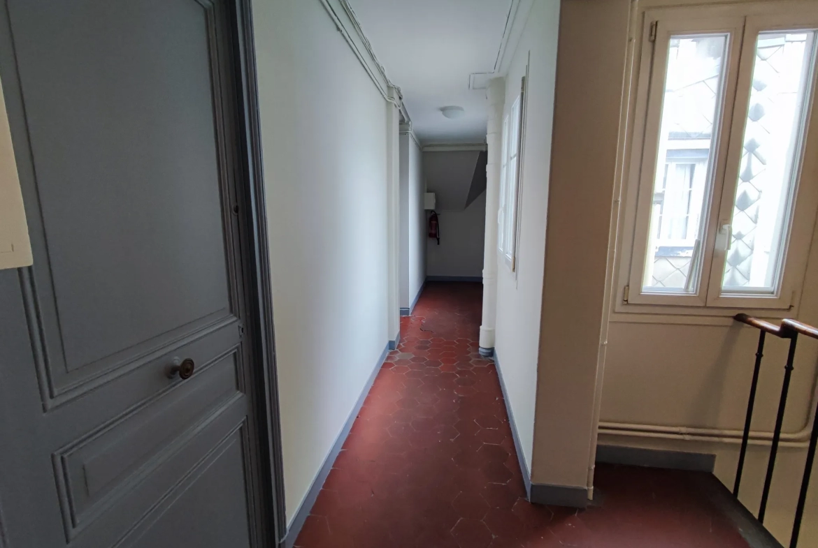 Chambre de service à vendre à Paris - Trinité - D'Estiennes d'Orves 