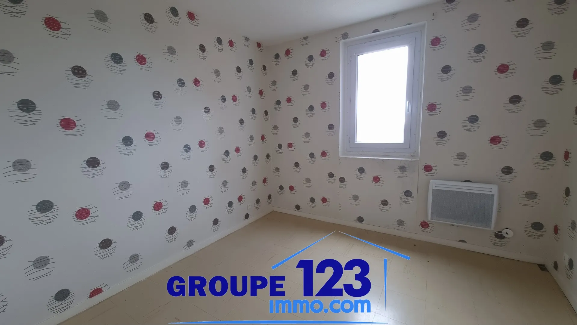 Secure Residence with Elevator - St Florentin - Apartment for Sale 