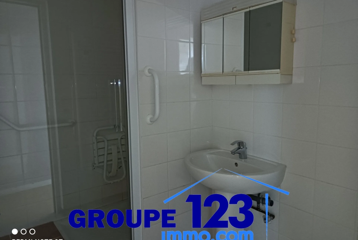 Secure Residence with Elevator - St Florentin - Apartment for Sale 