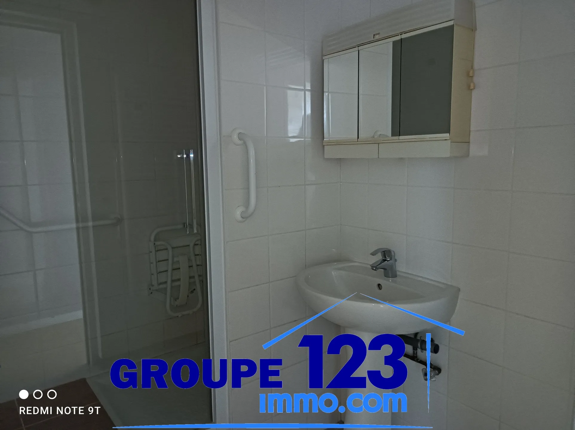 Secure Residence with Elevator - St Florentin - Apartment for Sale 