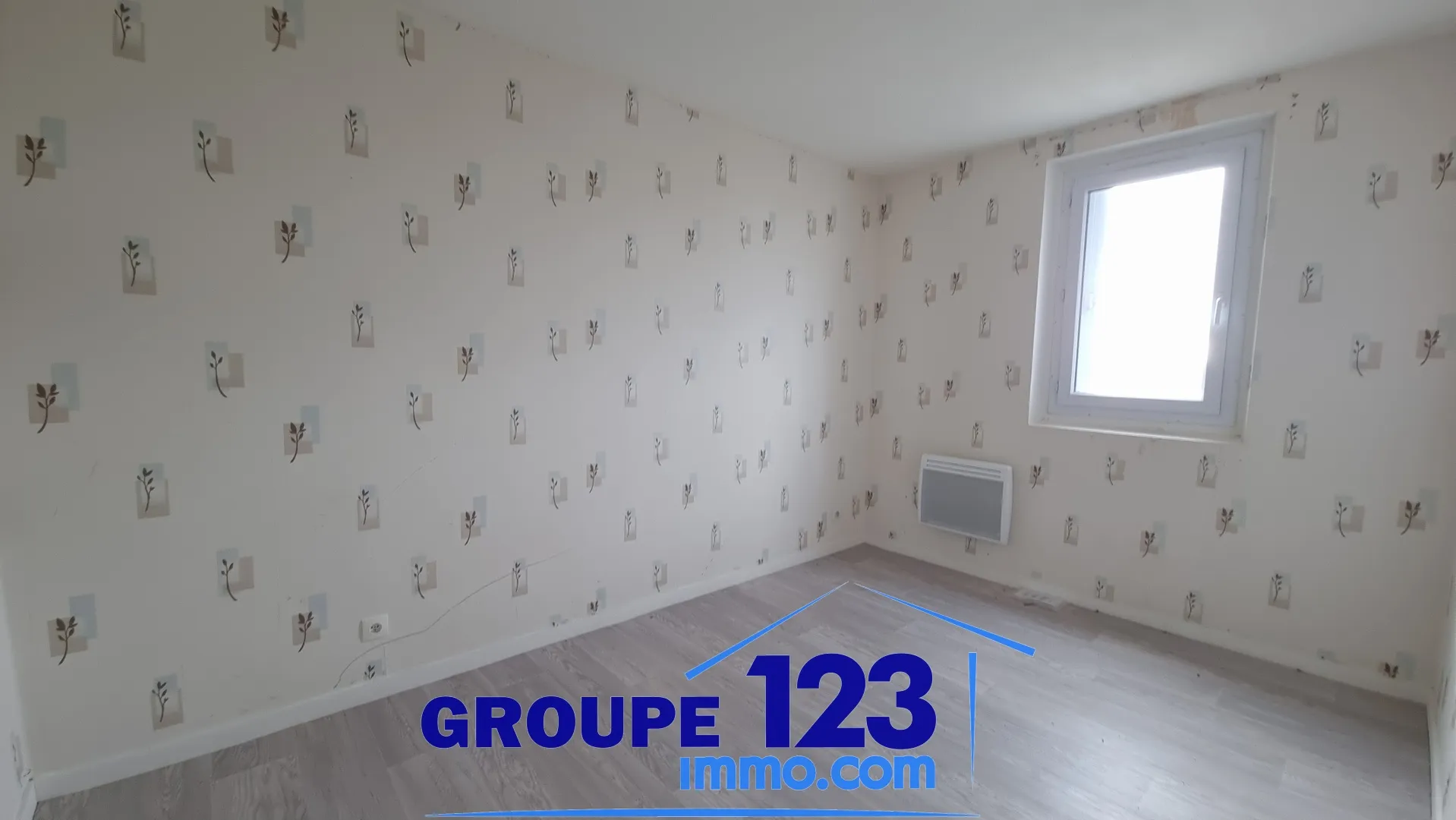 Secure Residence with Elevator - St Florentin - Apartment for Sale 