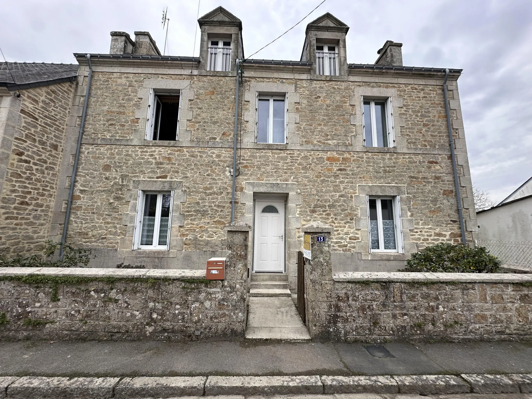 Maison de ville à Melrand avec terrasse et jardin 