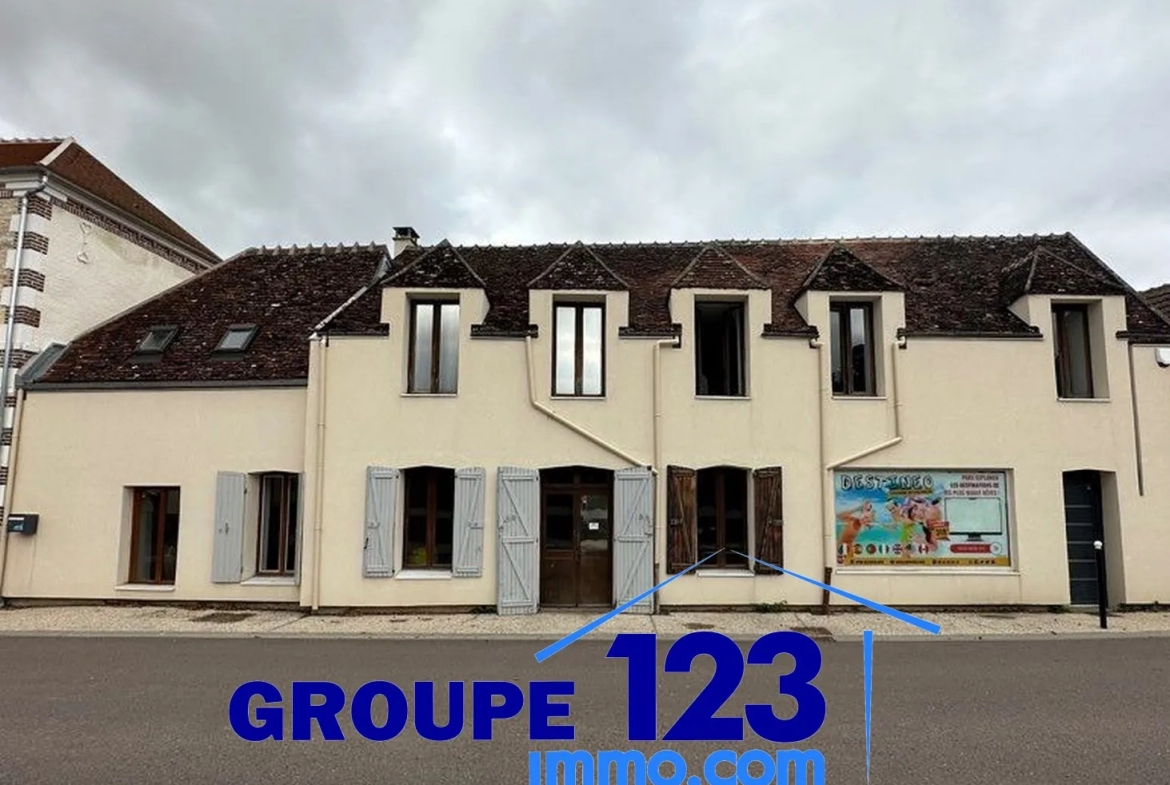 Maison atypique de 270 m2 habitable à Branches, Yonne - Groupe123Immo 