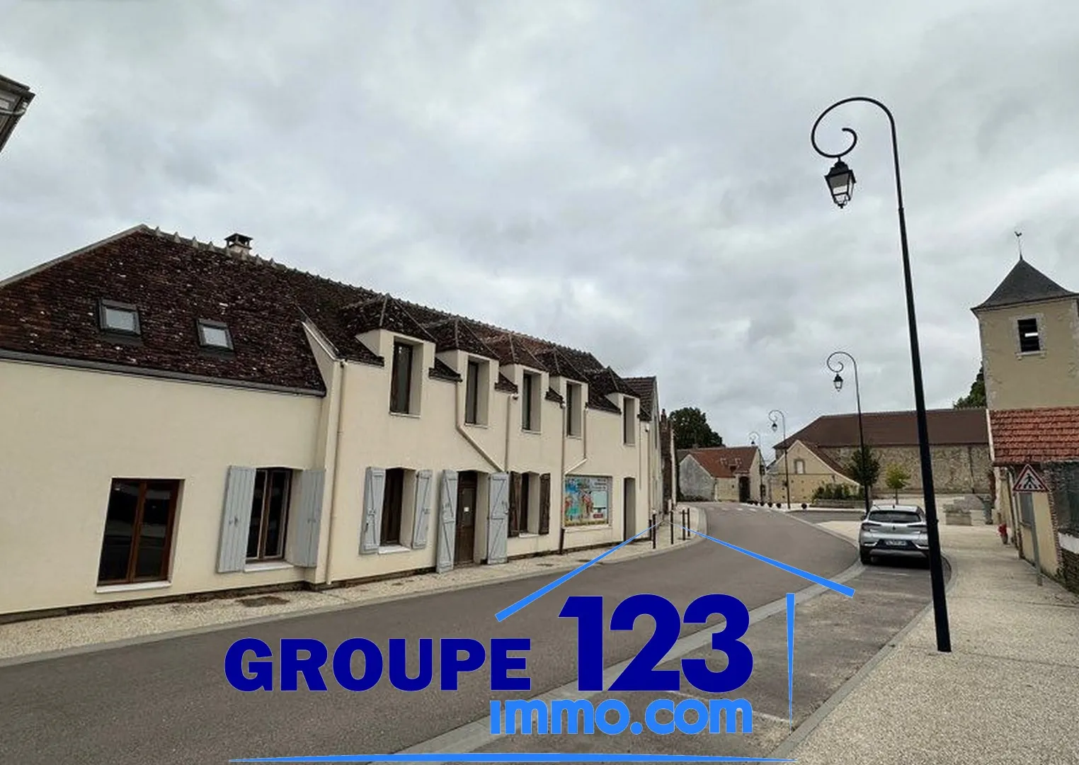 Maison atypique de 270 m2 habitable à Branches, Yonne - Groupe123Immo 