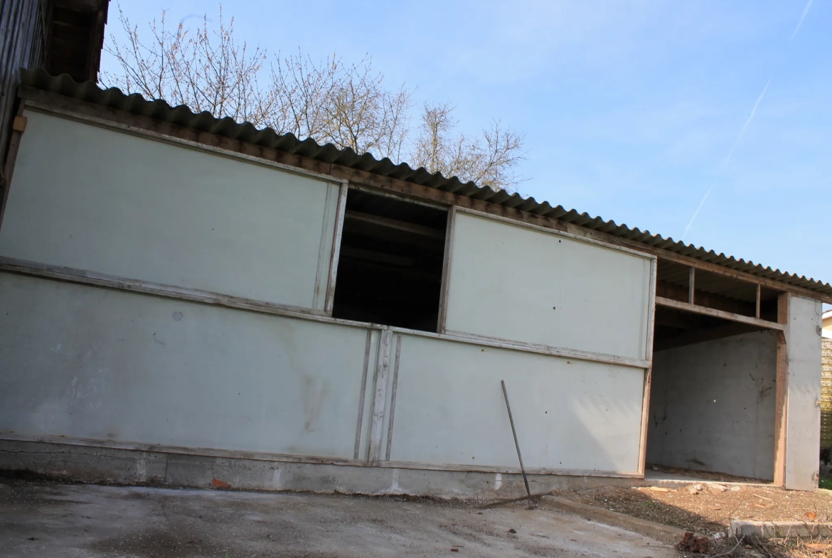 Hangar, Grange sur Terrain Constructible à St Maixant - Prix: 97,700 EUR 