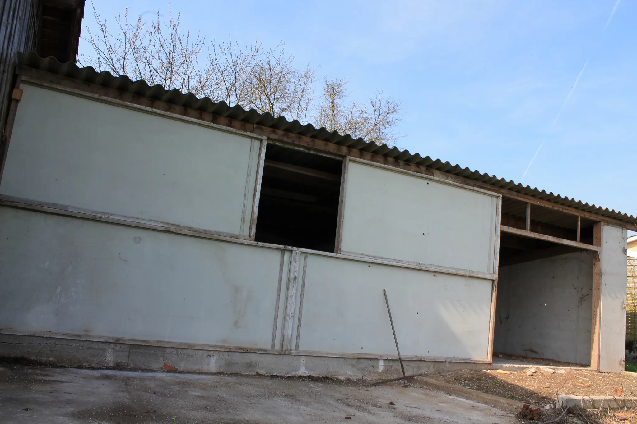 Hangar, Grange sur Terrain Constructible à St Maixant - Prix: 97,700 EUR 