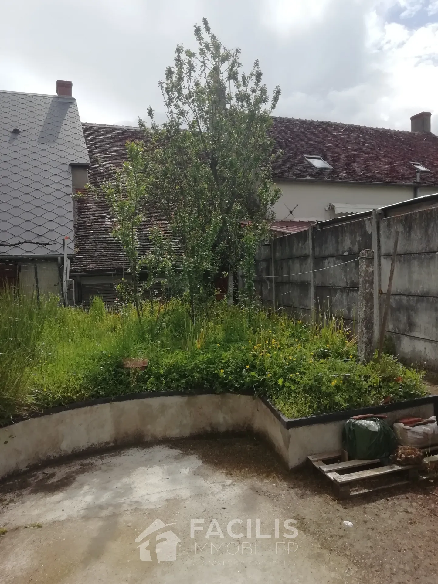 Maison de village type F2 de plain-pied avec jardin 