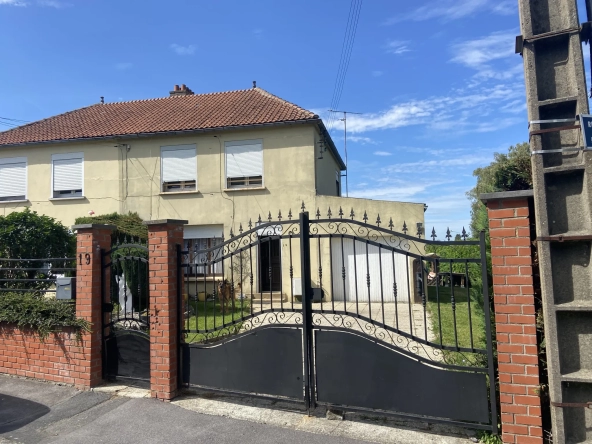 Maison Semi-Individuelle à Jeumont avec 4 Chambres