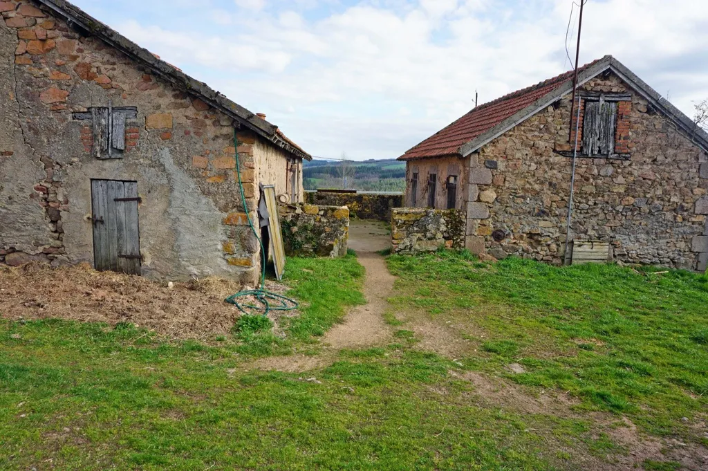 Maison en pierre à Lapalisse avec vue dominante 