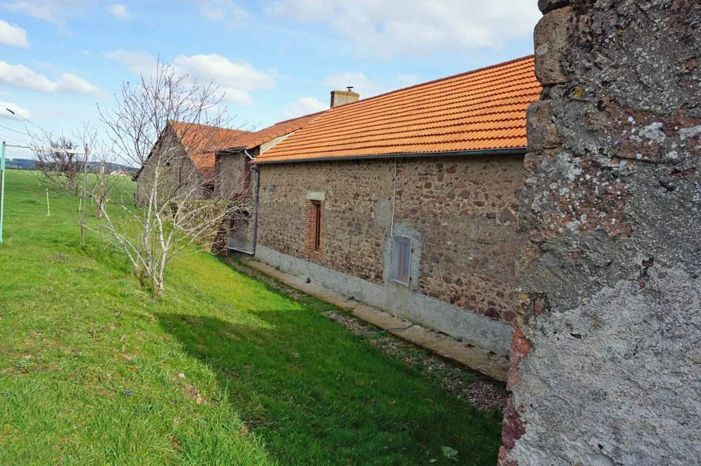 Maison en pierre à Lapalisse avec vue dominante 