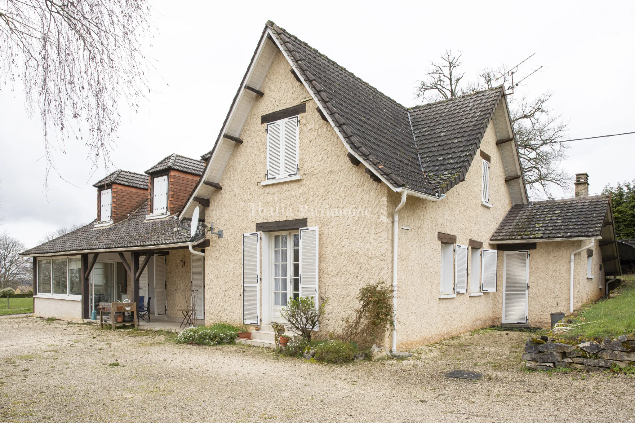 Charmante villa périgourdine à vendre à Nontron 