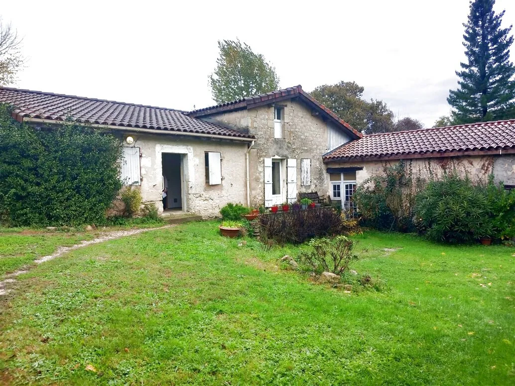 Deux maisons en pierre à La Réole, proche de la gare et de l'autoroute 