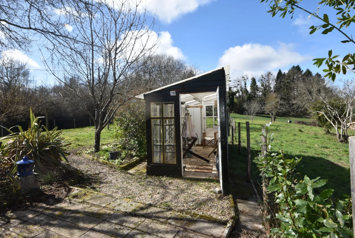 Maison de caractère à Bussière Badil avec dépendance 