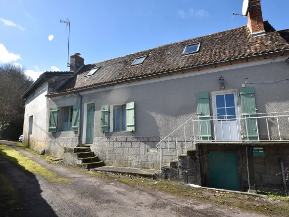 Maison de caractère à Bussière Badil avec dépendance