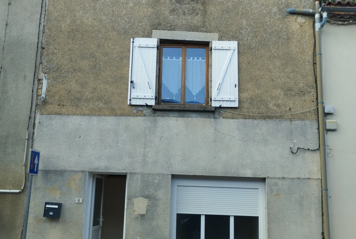 Maison de bourg de 68 m2 avec jardin et parcelle de terre à Brigueuil 