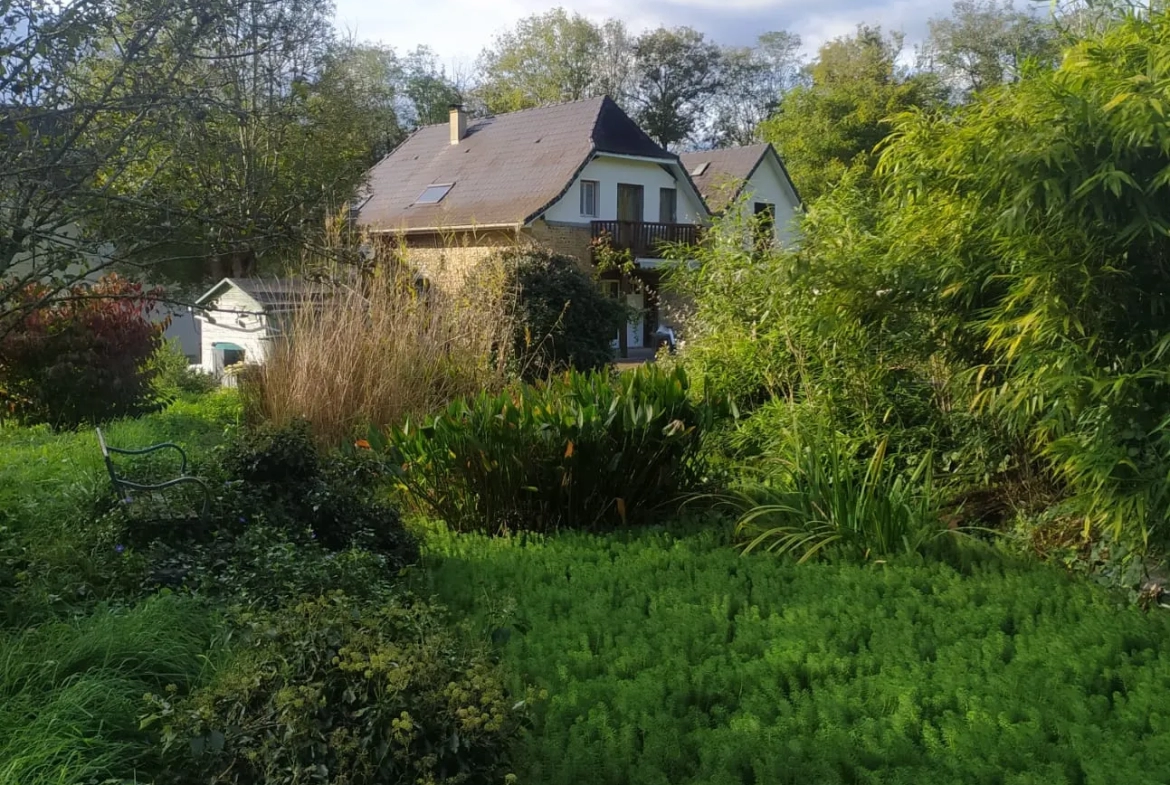 Maison en pierres avec 1,6 hectares de terrain 