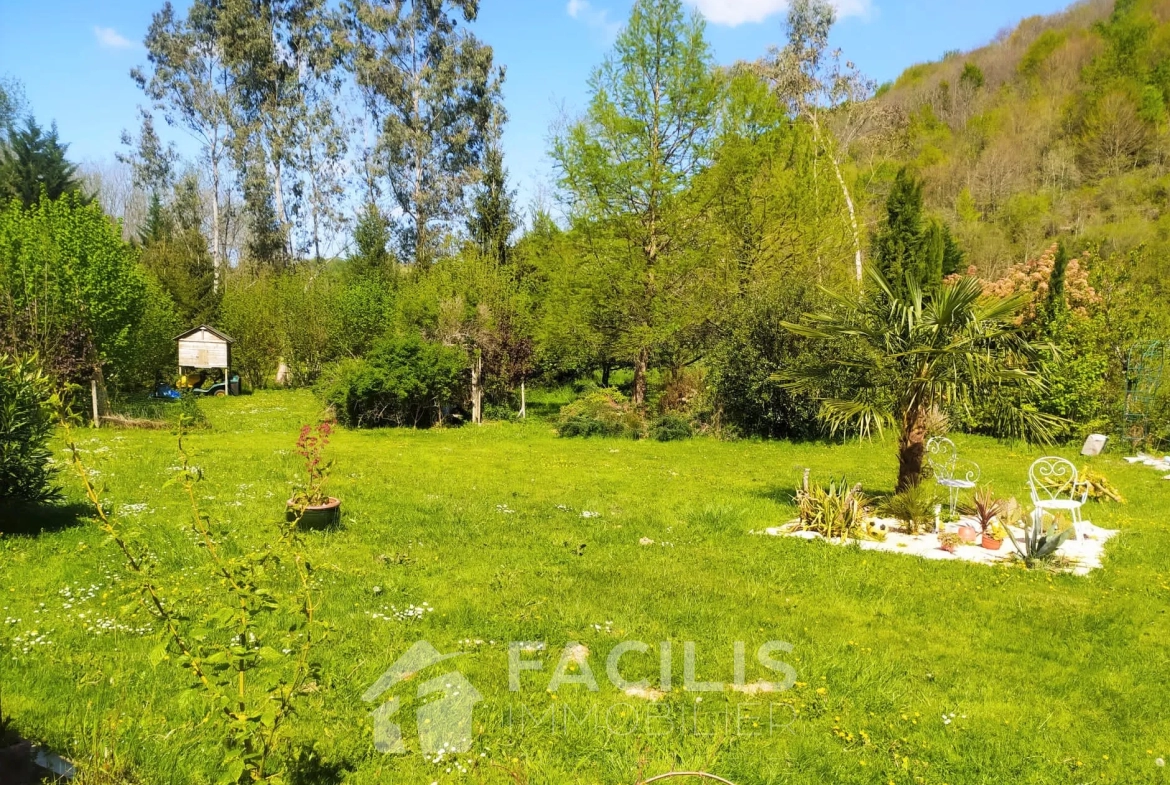 Maison en pierres avec 1,6 hectares de terrain 