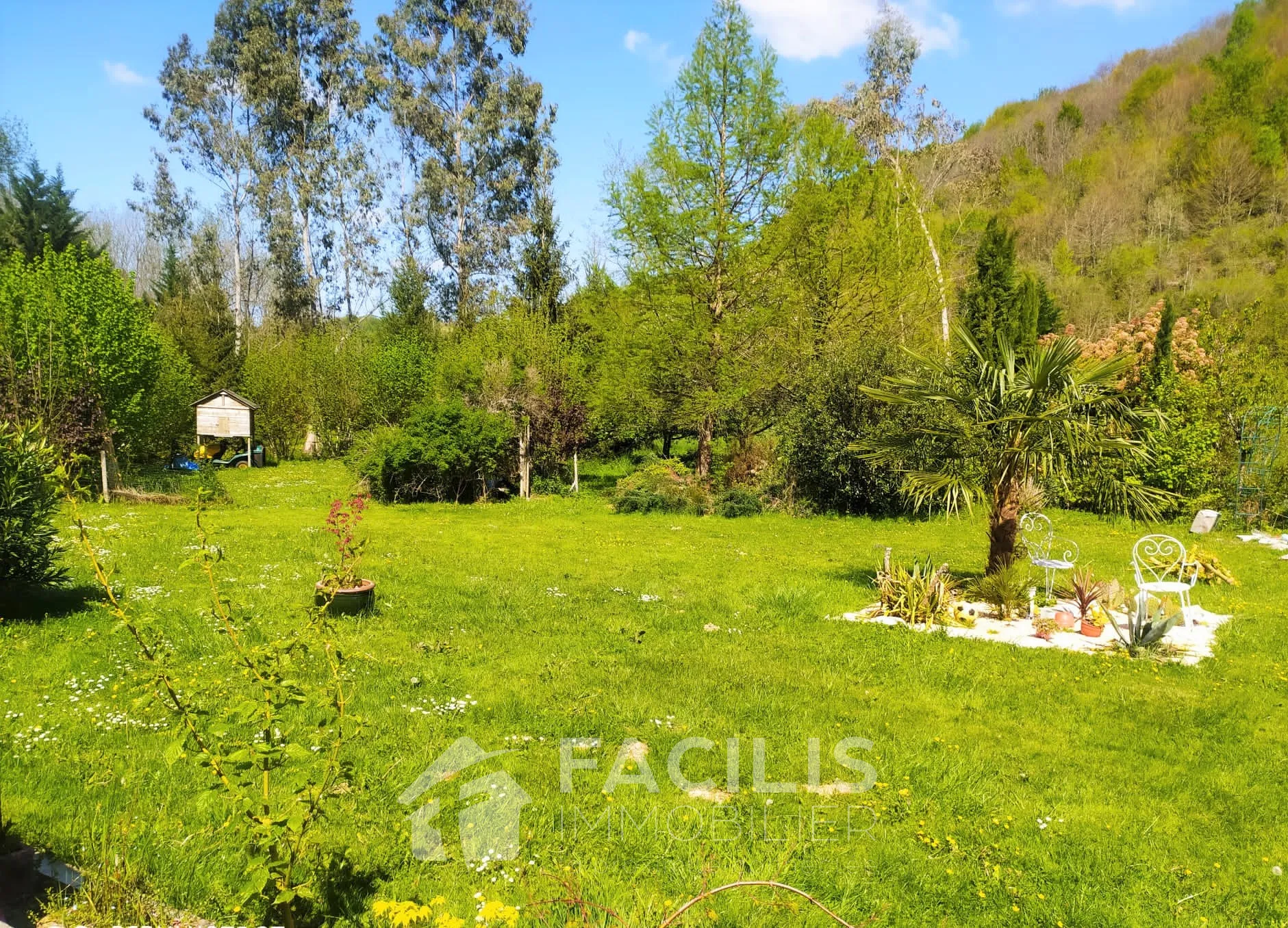 Maison en pierres avec 1,6 hectares de terrain 