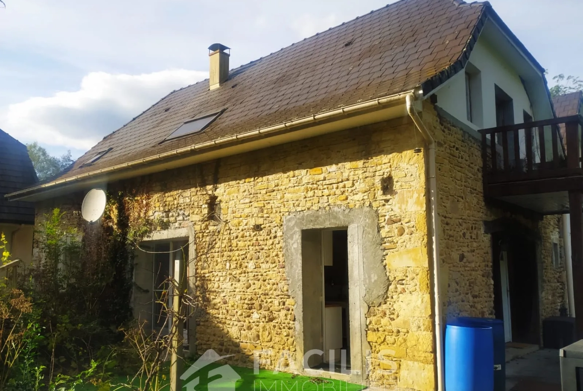 Maison en pierres avec 1,6 hectares de terrain 