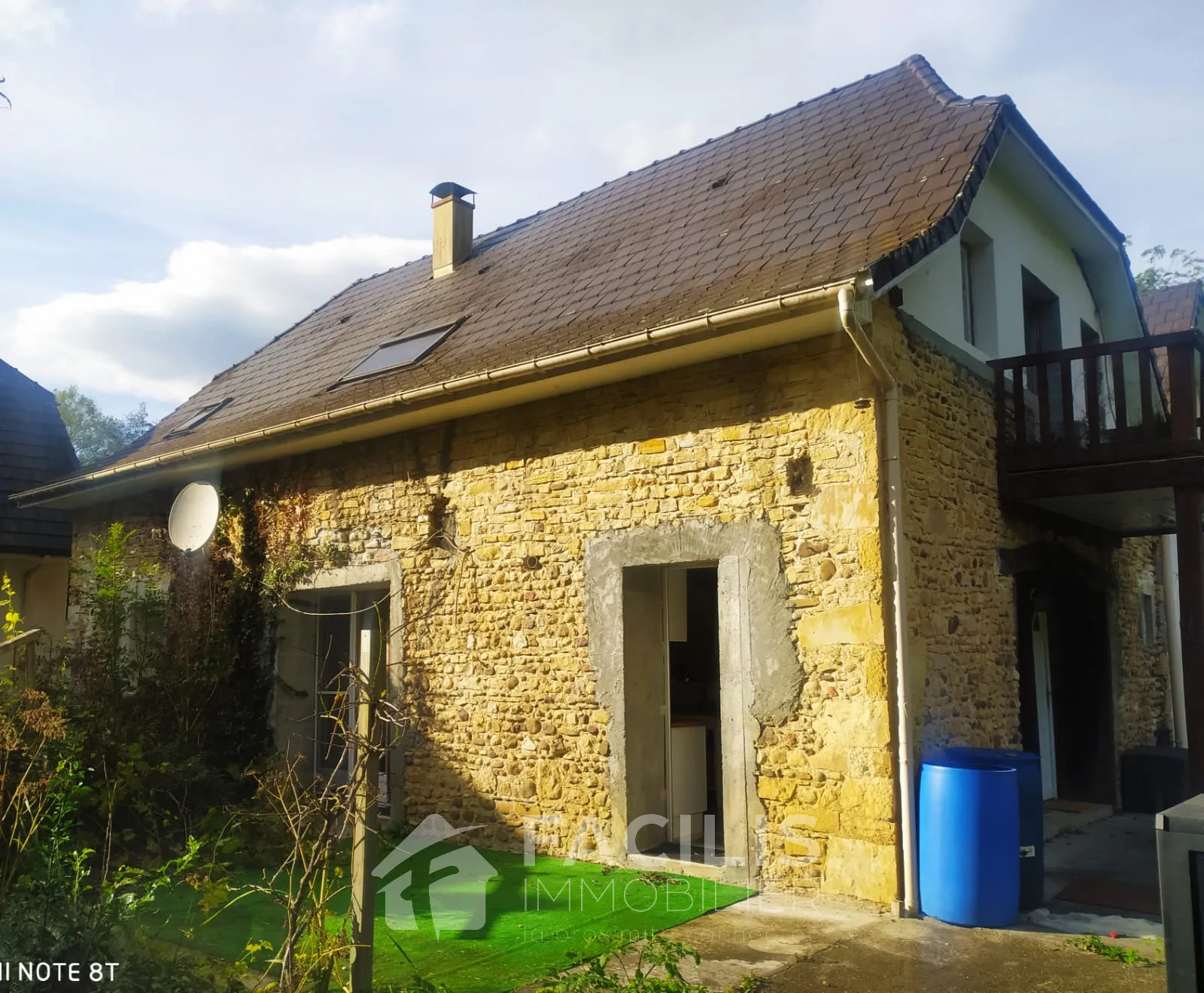 Maison en pierres avec 1,6 hectares de terrain 