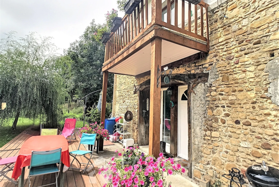 Maison en pierres avec 1,6 hectares de terrain 