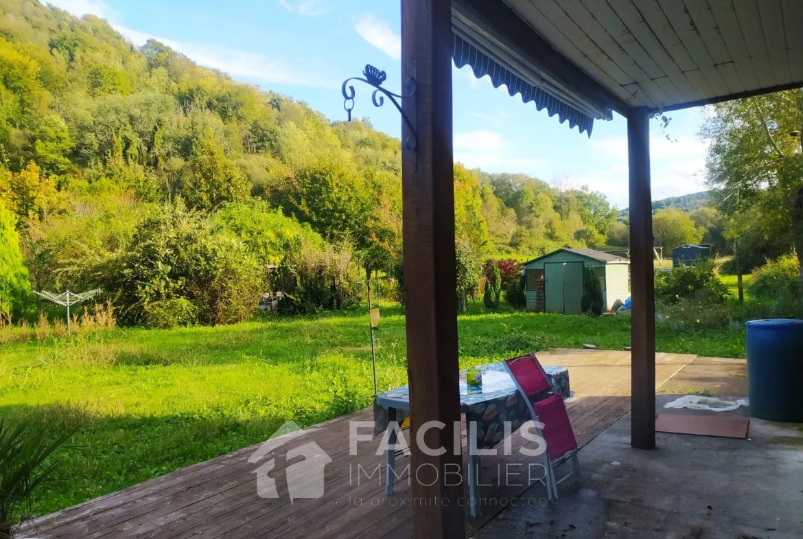 Maison en pierres avec 1,6 hectares de terrain 