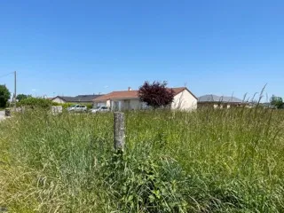 Terrain plat de 11000m2 à Saint-Rémy-en-Rollat 