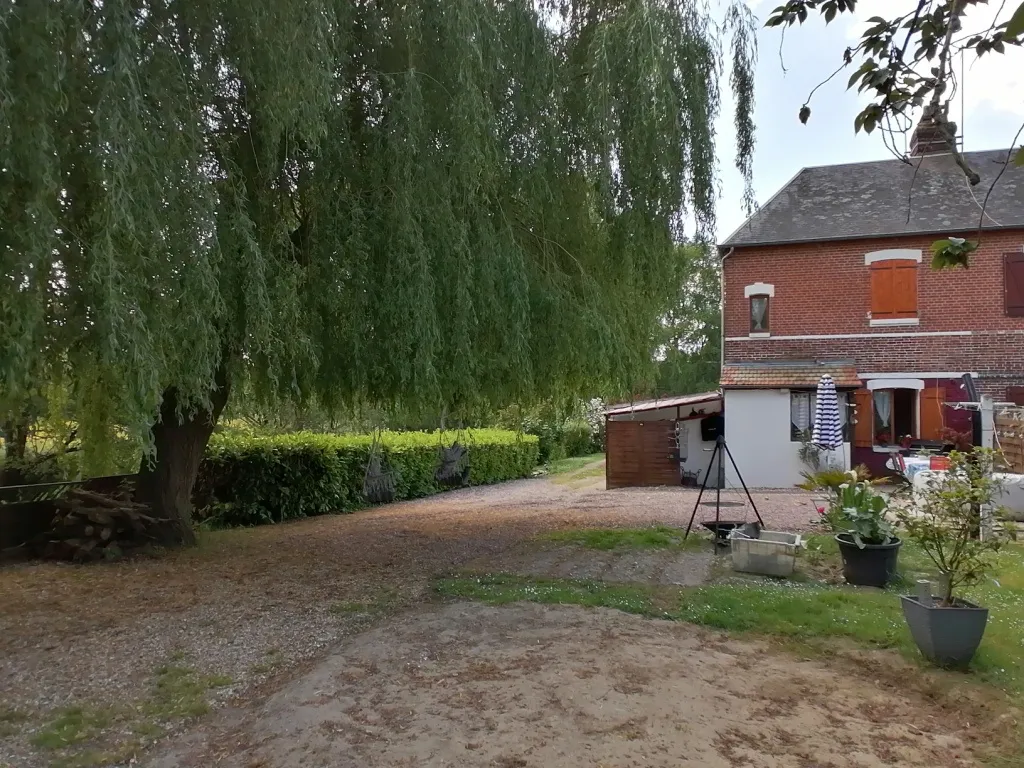 Maison mitoyenne avec rivière à Serquigny 