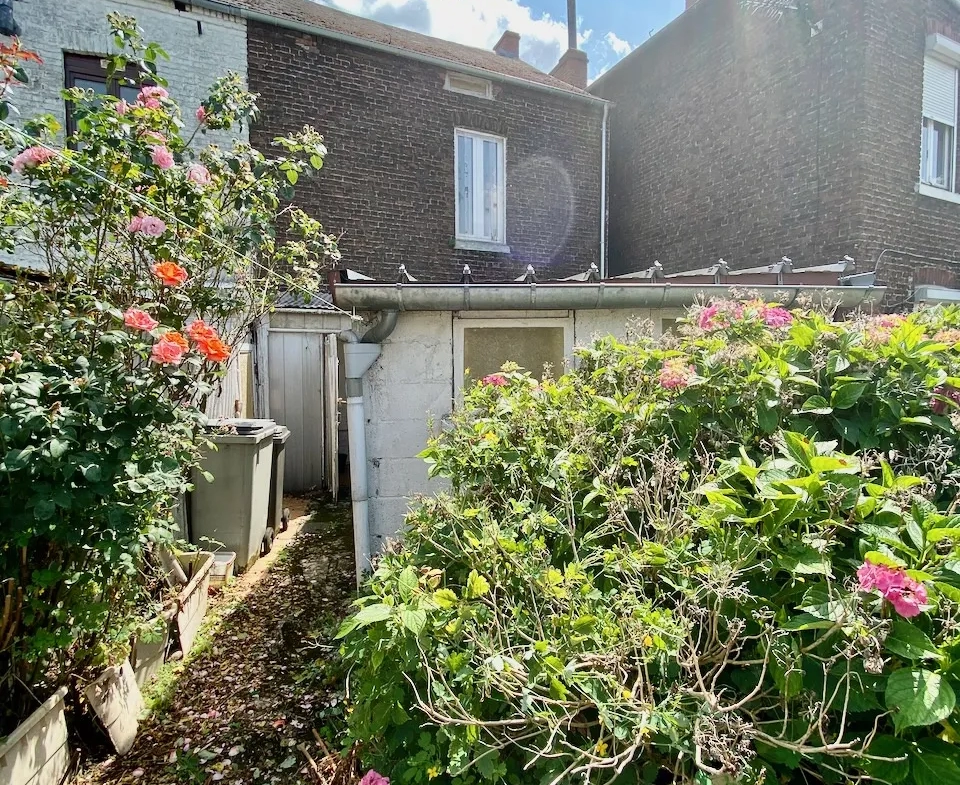 Maison semi-individuelle avec cour à Louvroil 