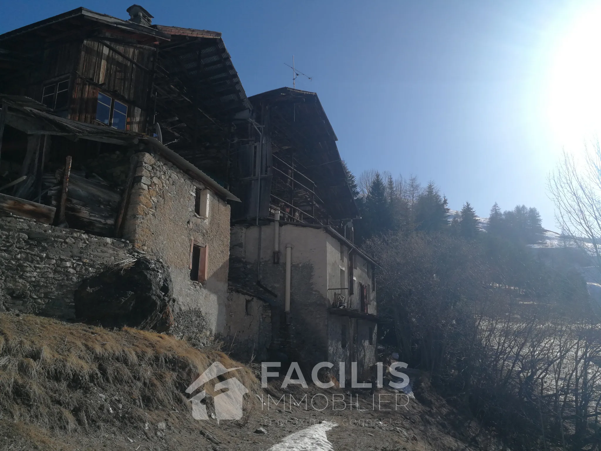 Maison ancienne à St Véran - Vue sur les montagnes - Prix : 280 000 € 