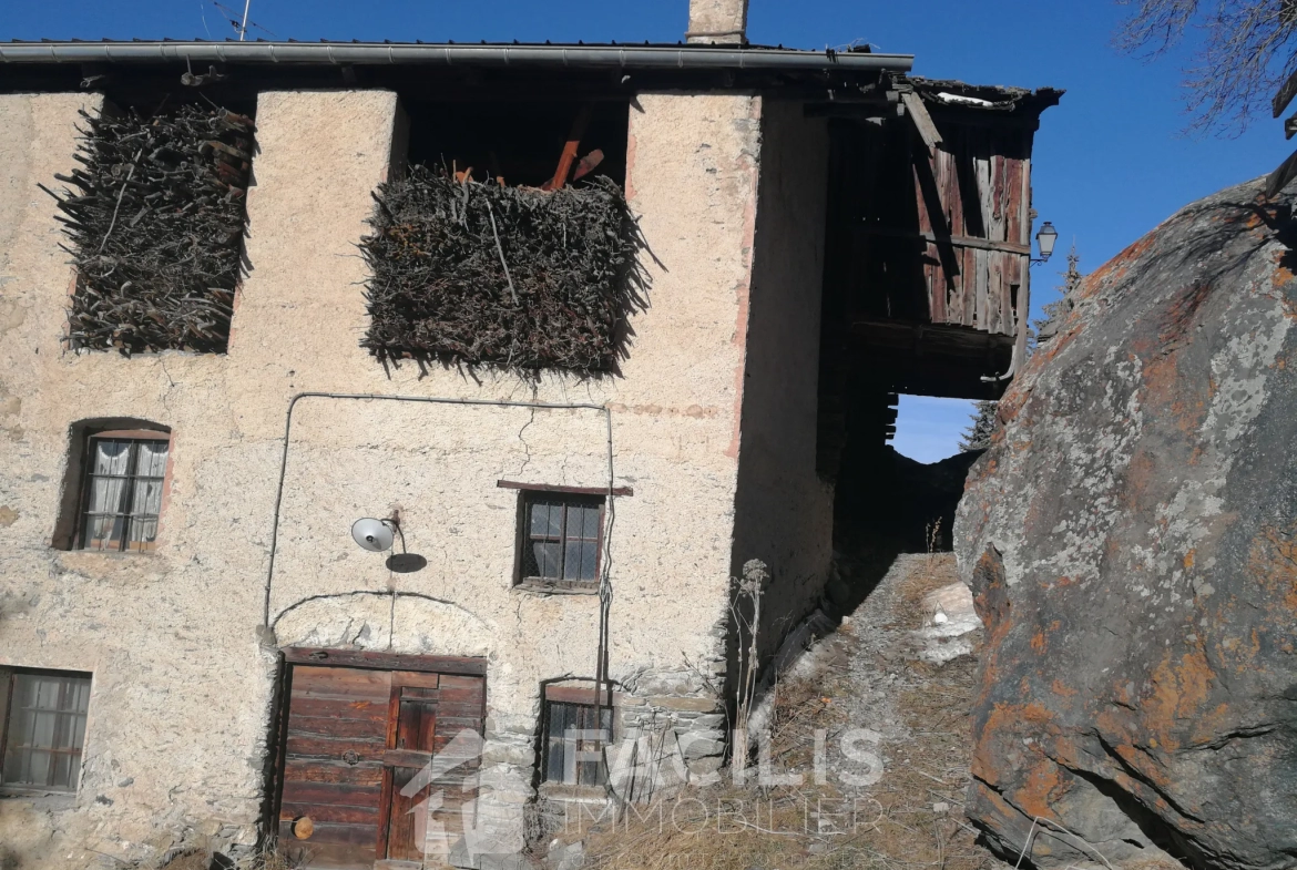 Maison ancienne à St Véran - Vue sur les montagnes - Prix : 280 000 € 