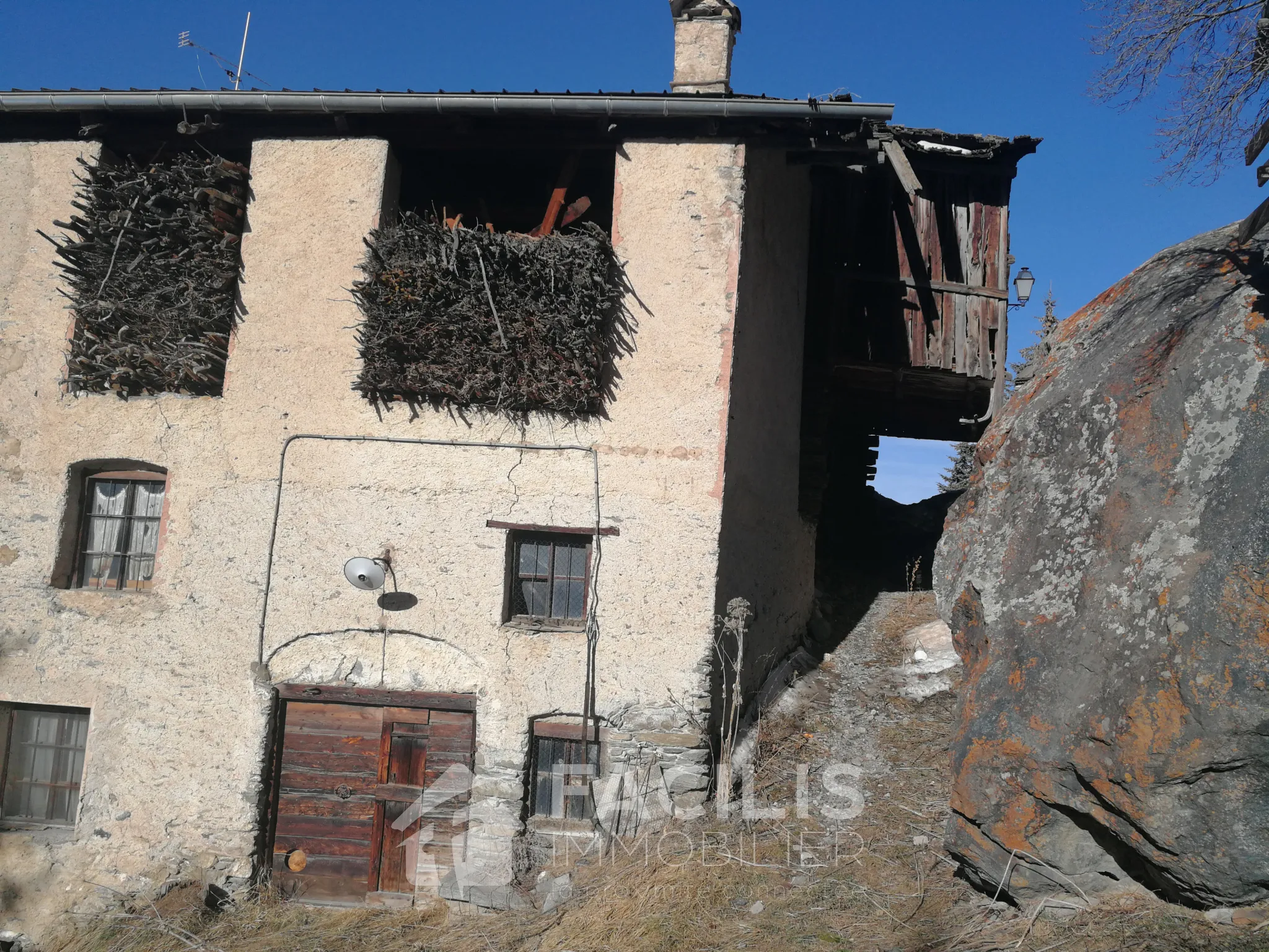 Maison ancienne à St Véran - Vue sur les montagnes - Prix : 280 000 € 