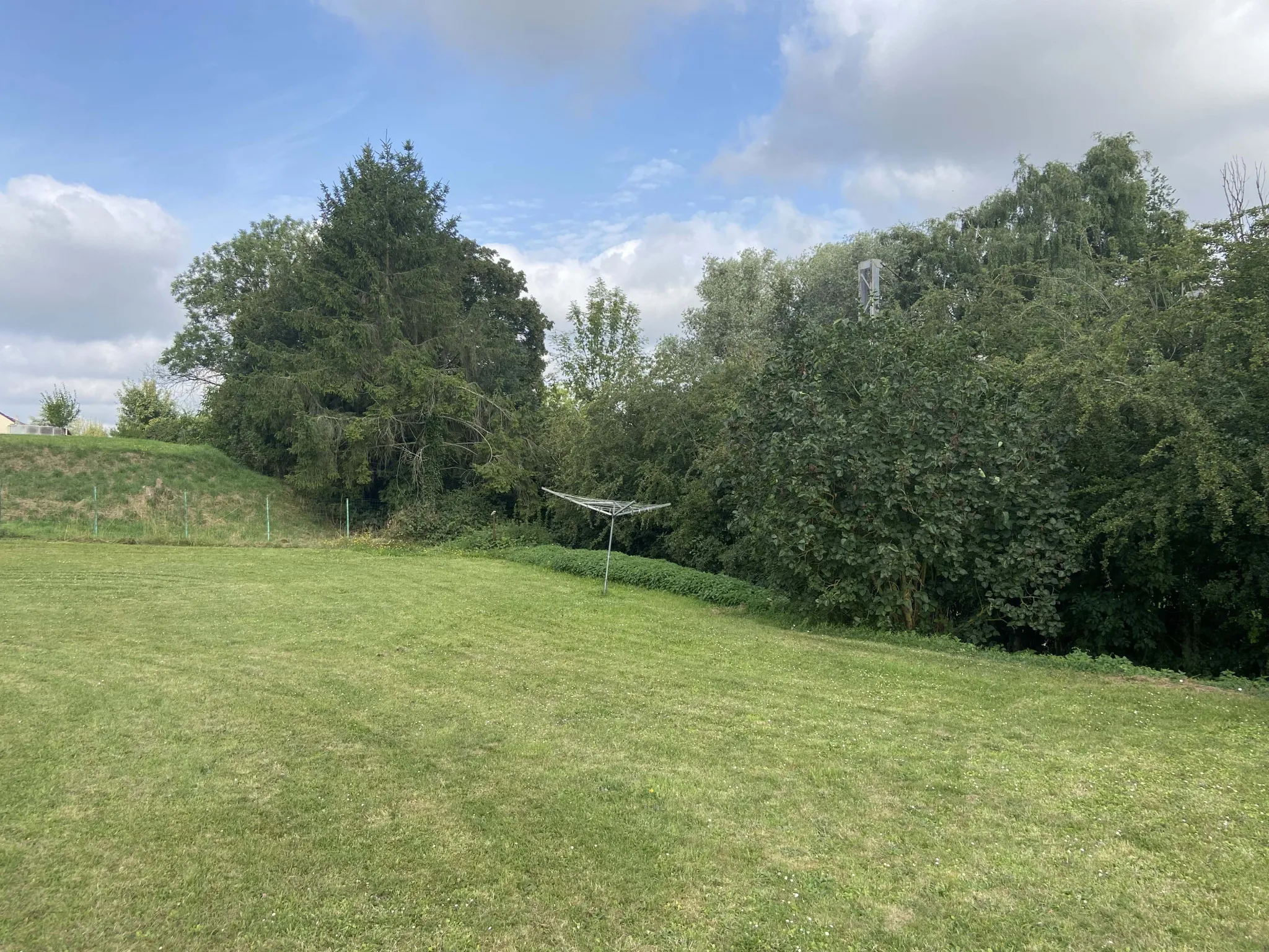 Maison Individuelle en Brique à Recquignies avec Terrain Spacieux 