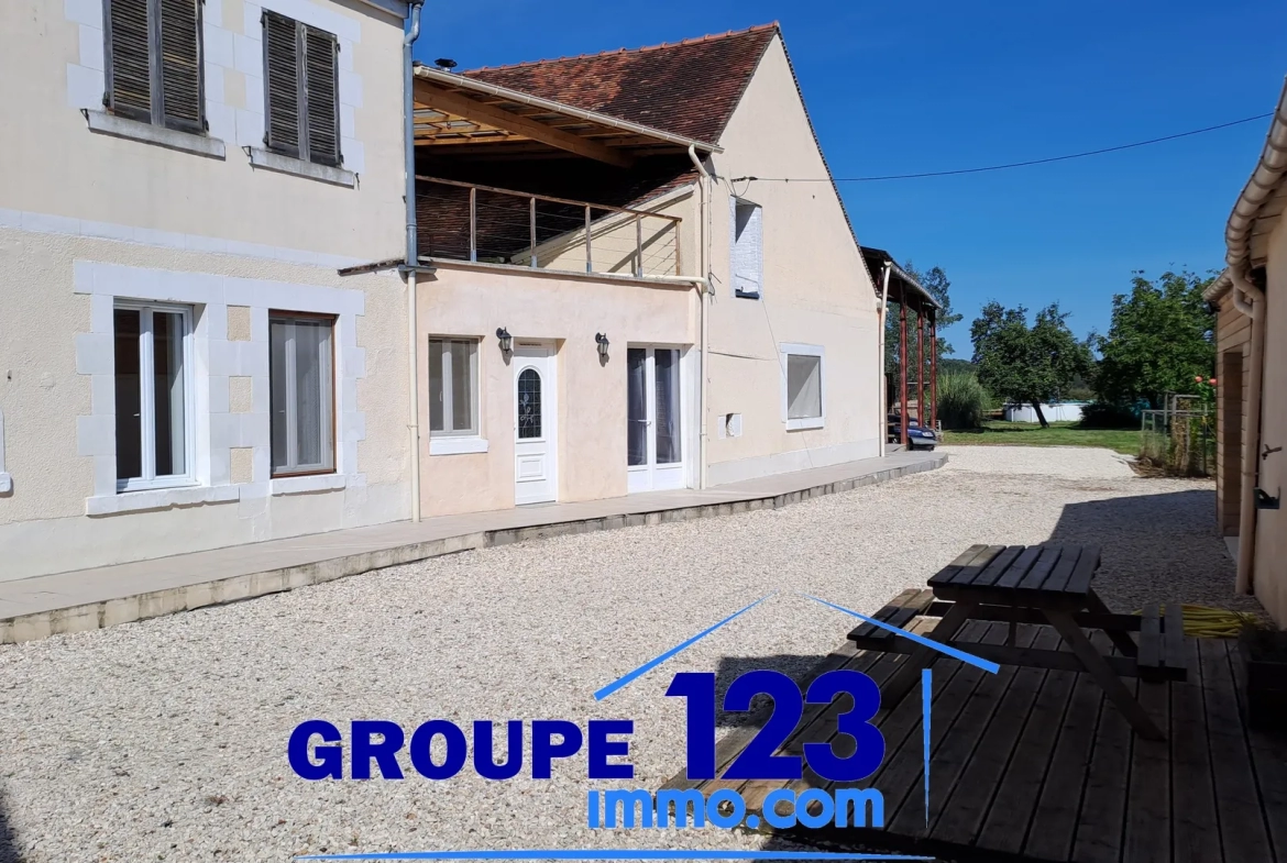 Maison ancienne entièrement rénovée, 3 ou 4 chambres à Appoigny 