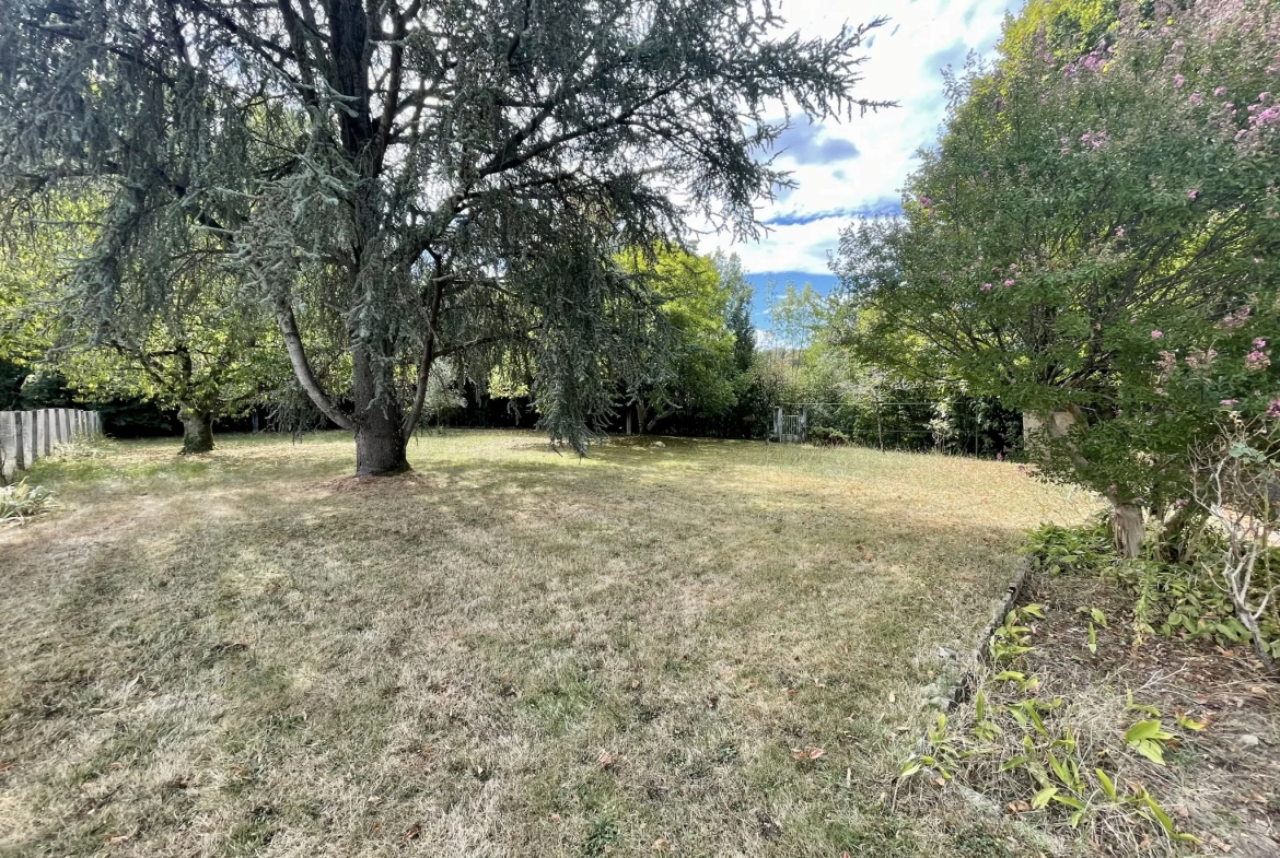 Terrain à bâtir avec garage de 50 m2 à Bizanos 