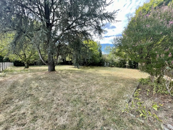 Terrain à bâtir avec garage de 50 m2 à Bizanos