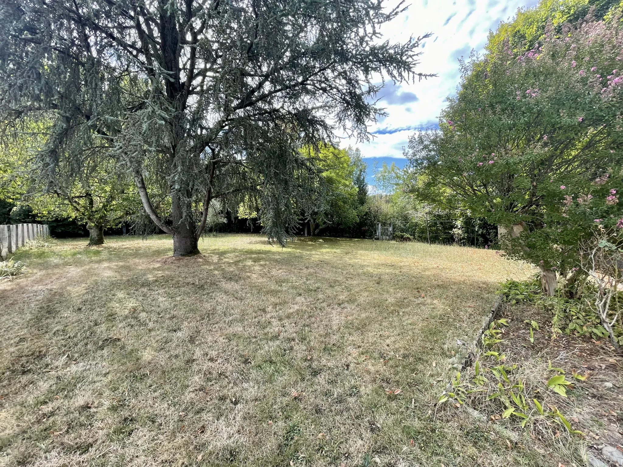 Terrain à bâtir avec garage de 50 m2 à Bizanos 