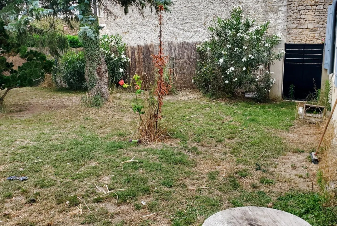 Maison de village charentaise à Meursac, Charente-Maritime 