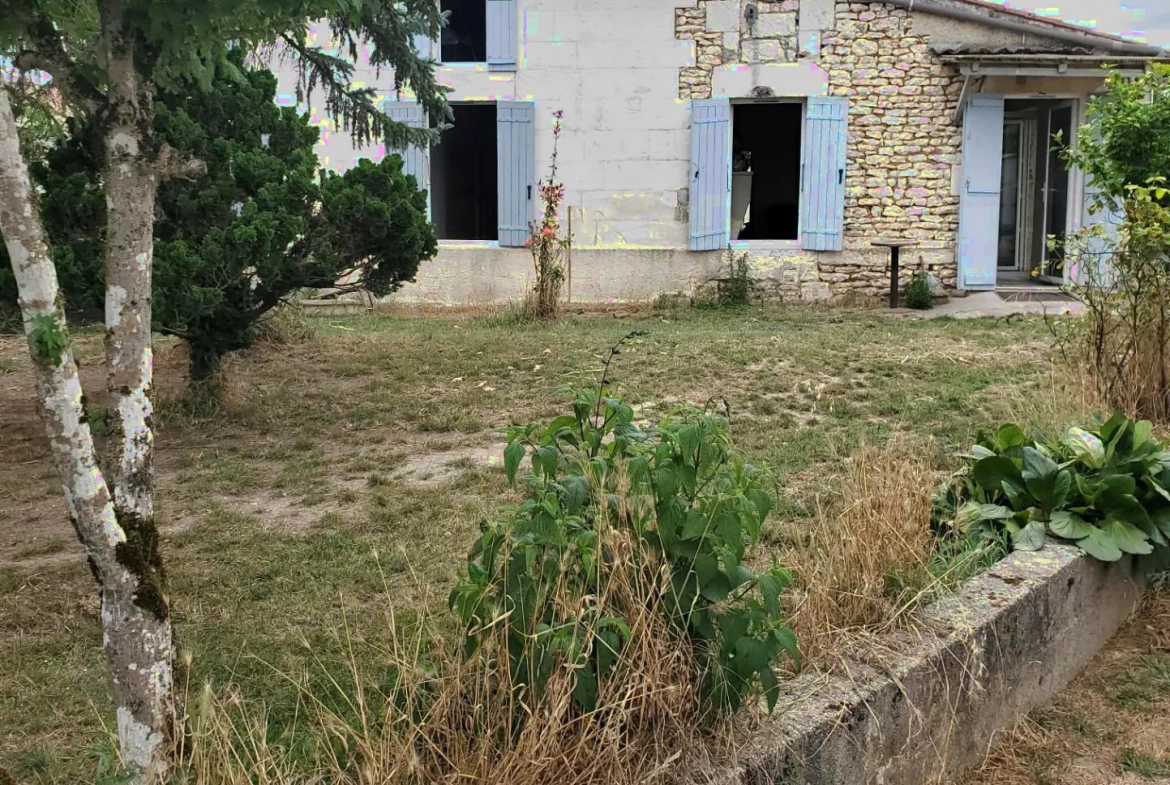 Maison de village charentaise à Meursac, Charente-Maritime 