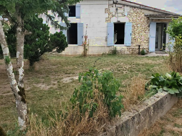 Maison de village charentaise à Meursac, Charente-Maritime