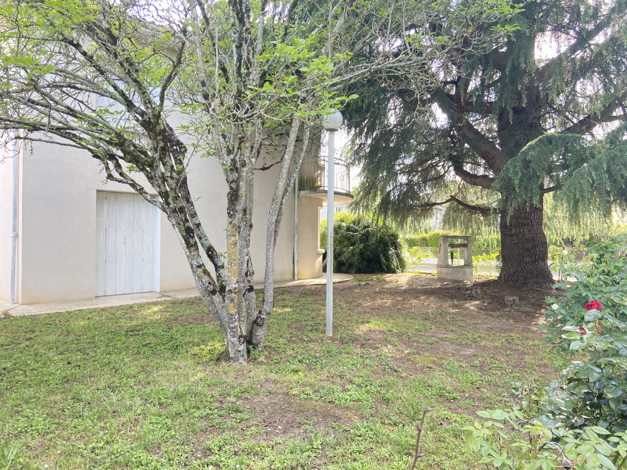 Villa située dans un quartier calme avec terrasse et 5 chambres 