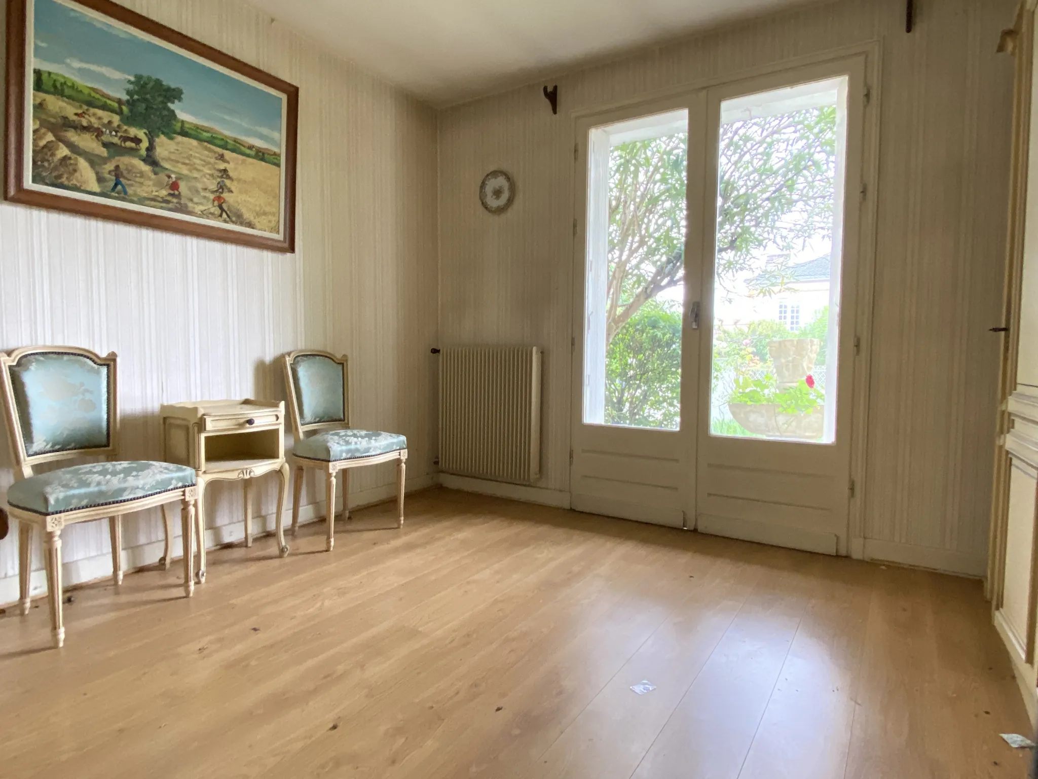 Villa située dans un quartier calme avec terrasse et 5 chambres 