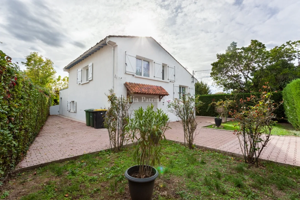 Charmante maison de bourg de 113m2 avec grand jardin sans vis-à-vis à Ste Foy la Grande