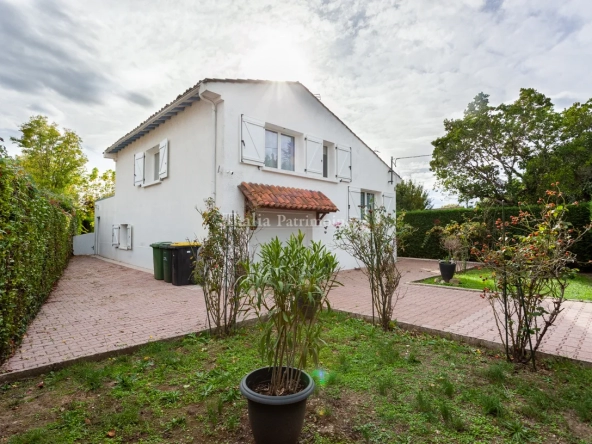 Charmante maison de bourg de 113m2 avec grand jardin sans vis-à-vis à Ste Foy la Grande