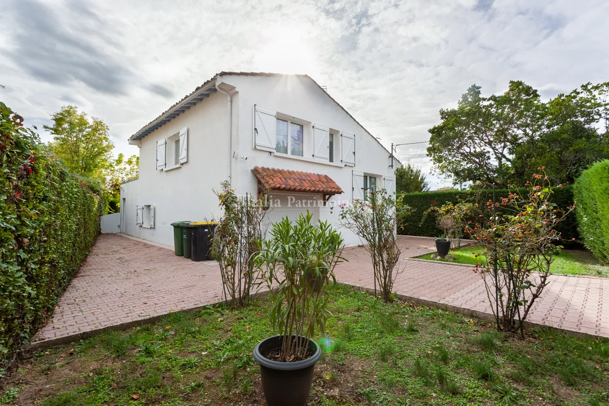 Charmante maison de bourg de 113m2 avec grand jardin sans vis-à-vis à Ste Foy la Grande 