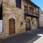 Maison en pierre avec balcon et garage à Beaulieu-sur-Dordogne