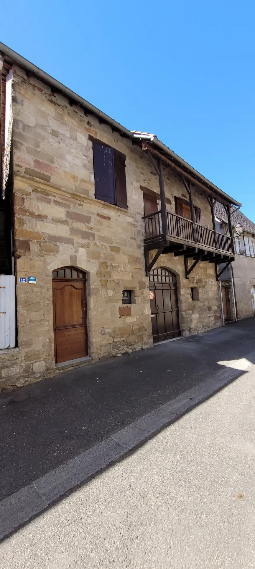 Maison en pierre avec balcon et garage à Beaulieu-sur-Dordogne 