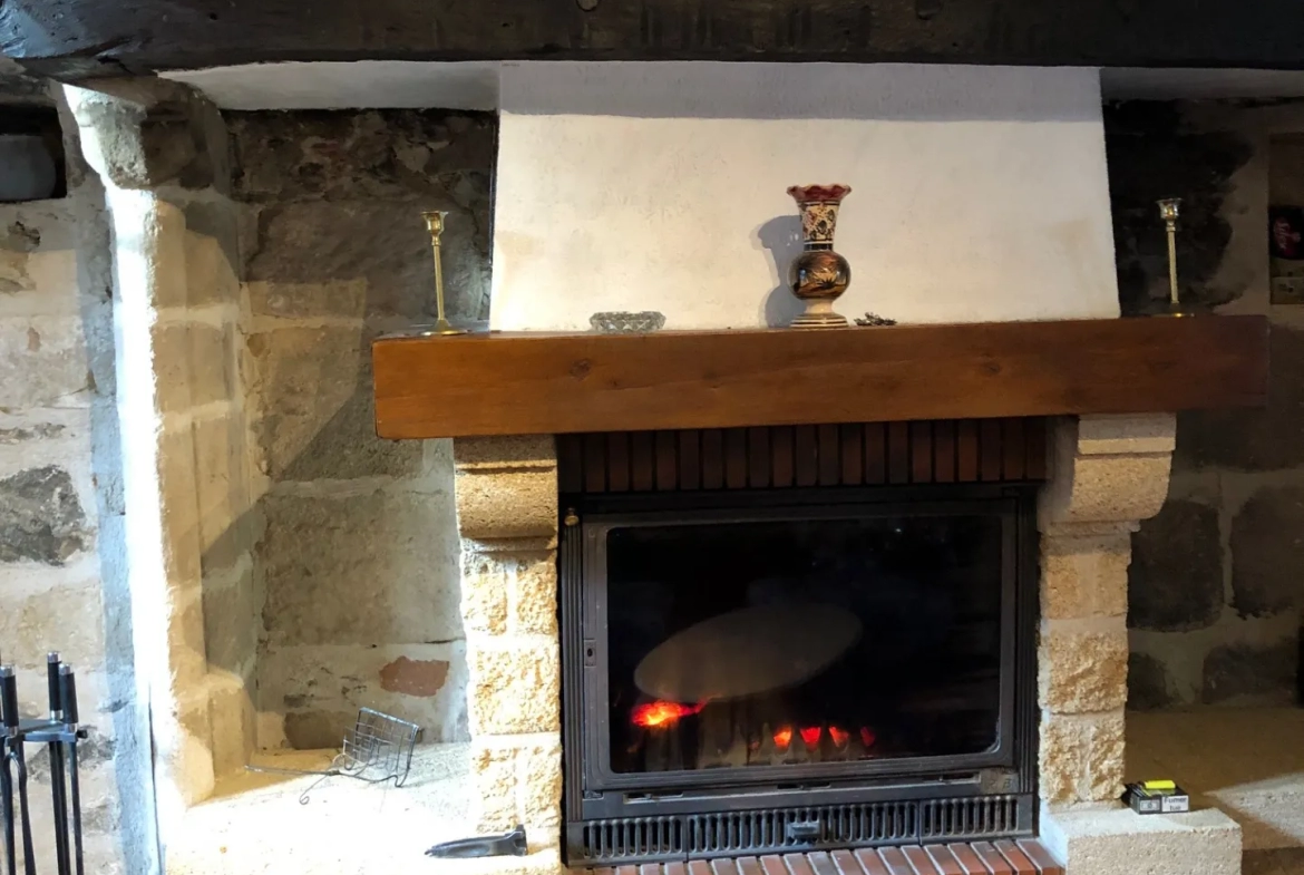 Maison en pierre avec balcon et garage à Beaulieu-sur-Dordogne 