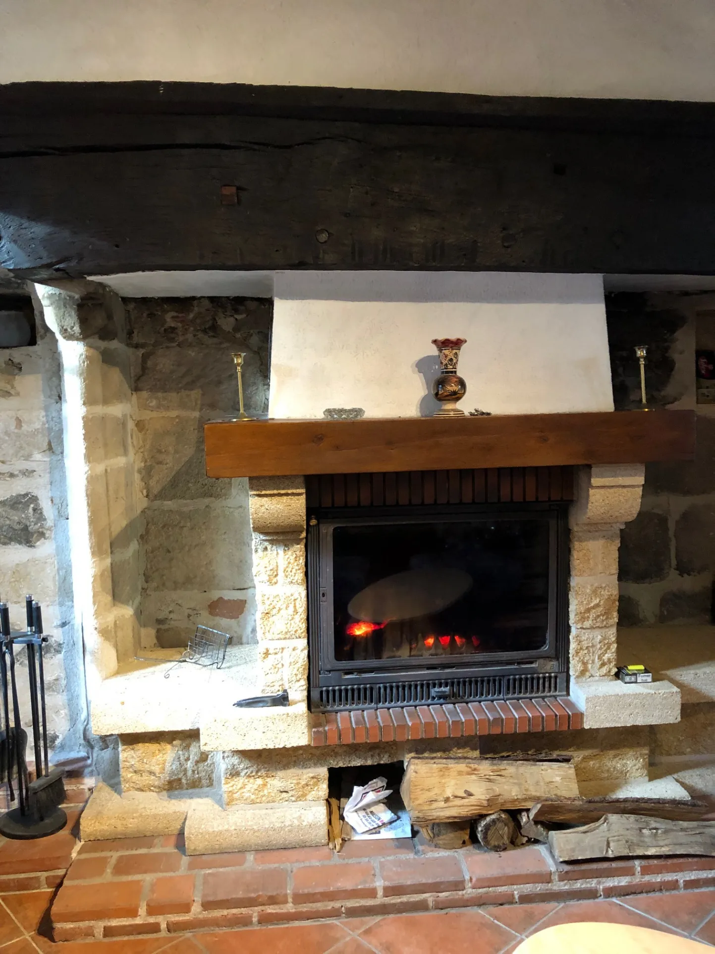 Maison en pierre avec balcon et garage à Beaulieu-sur-Dordogne 