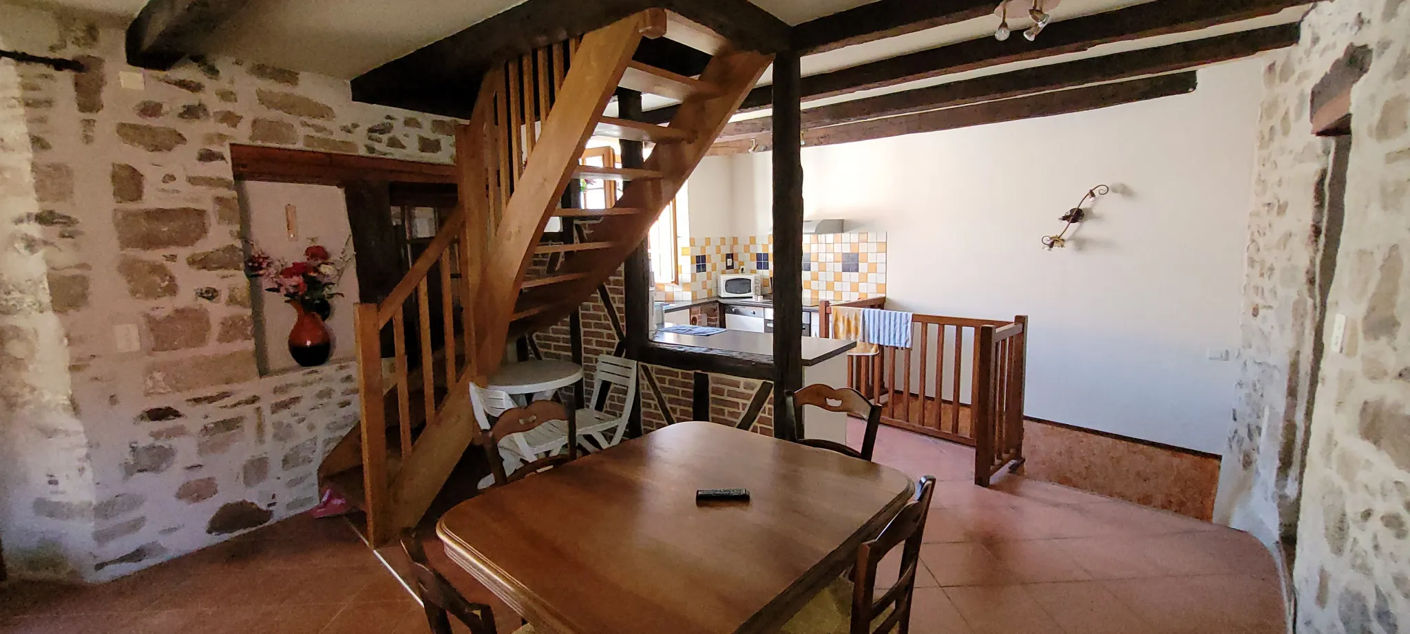 Maison en pierre avec balcon et garage à Beaulieu-sur-Dordogne 